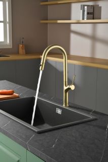 Смеситель для кухни AQUAme Cucina AQM9905BG с выдвижным изливом золото брашированное