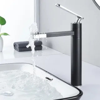 Смеситель для раковины Shevanik S6611H с поворотным носиком чёрный/хром Смеситель для раковины Shevanik S6611H с поворотным носиком чёрный/хром