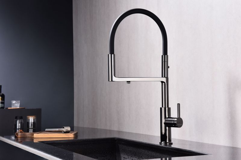 Смеситель для кухни Paulmark Tornado To213402-GB чёрный глянцевый