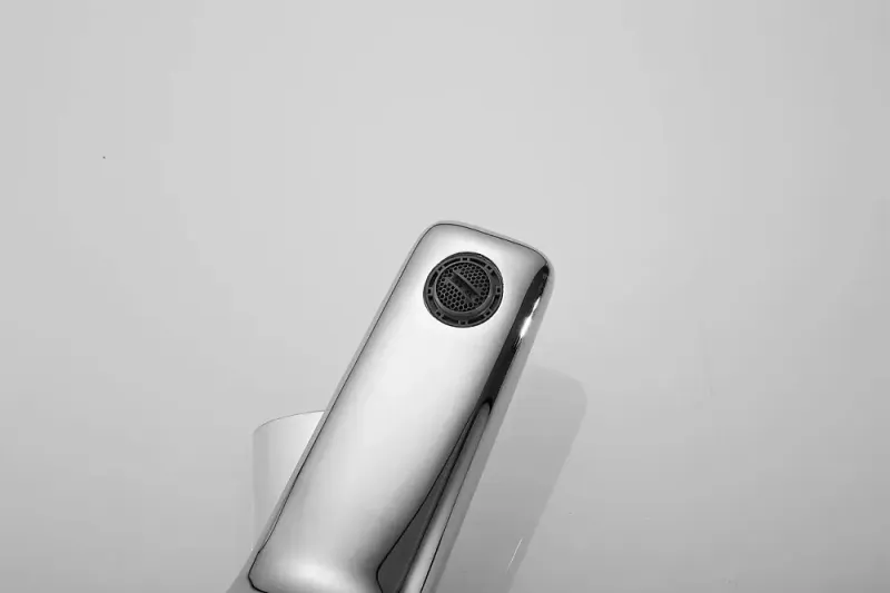 Смеситель для раковины Rose R3901 хром Смеситель для раковины Rose R3901 хром