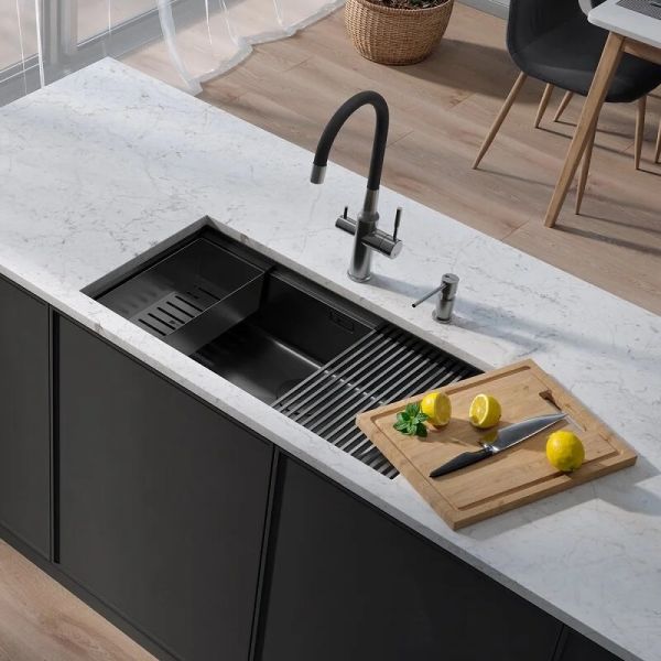 Кухонная мойка Lemark Tabaga 820 9936135 в комплекте с разделочной доской ролл-матом и коландером графит