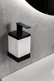 Дозатор Boheme Qubic 10727-B чёрный матовый