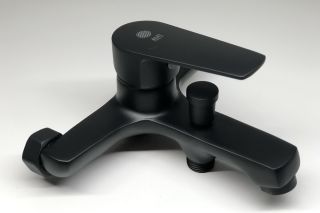 Смеситель для ванны/душа Orange Loop M26-100b с душевым набором Смеситель для ванны/душа Orange Loop M26-100b с душевым набором