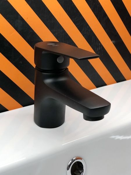 Смеситель для раковины Orange Loop M26-021b черный