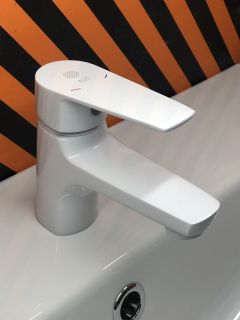 Смеситель для раковины Orange Loop M26-021w белый Смеситель для раковины Orange Loop M26-021w белый