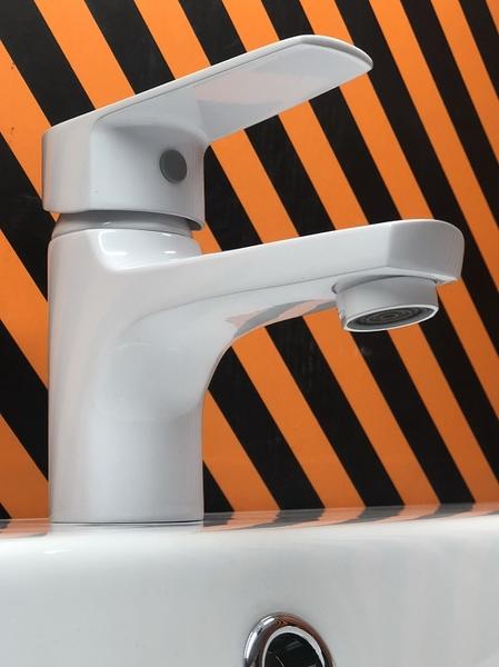 Смеситель для раковины Orange Loop M26-021w белый
