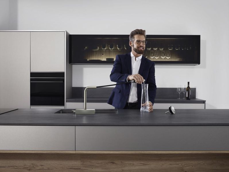 Смеситель Hansgrohe Aquno Select M81 73830800 с вытяжным изливом 2 режима струи под сталь