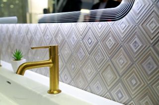 Смеситель для раковины Cezares Eco брашированное золото ECO-LS-BORO-W0