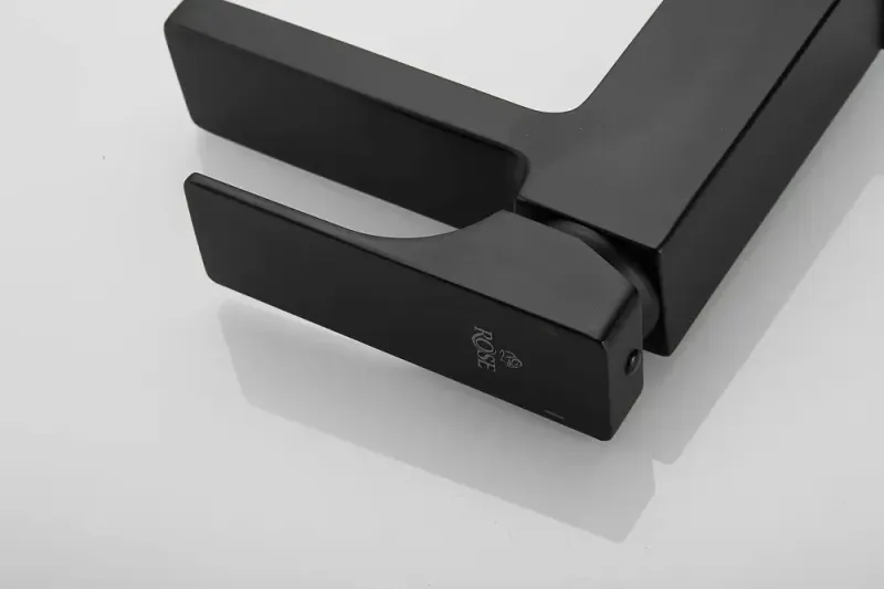 Смеситель для раковины Rose R1001H-1 чёрный матовый Смеситель для раковины Rose R1001H-1 чёрный матовый