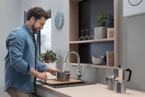 Смеситель Hansgrohe Focus M42 71802800 для кухни сталь