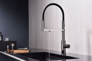 Смеситель для кухни Paulmark Tornado To213402-GB чёрный глянцевый