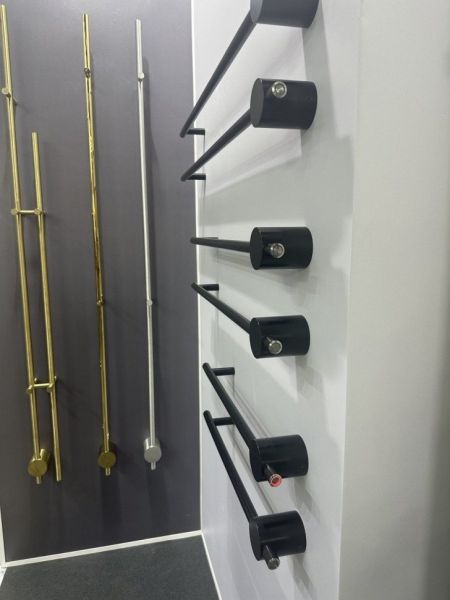 Электрический полотенцесушитель Broner Bruno BR.007.060.0000.Ral 9005М 60 см с кнопкой чёрный матовый