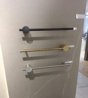 Электрический полотенцесушитель Broner Bruno BR.007.080.0000.RAL 9005M 80 см с кнопкой чёрный матовый