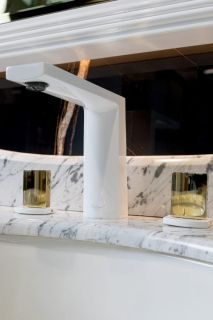 Смеситель для раковины Boheme Venturo 150-WG-TOUCH белый/золото Смеситель для раковины Boheme Venturo 150-WG-TOUCH белый/золото