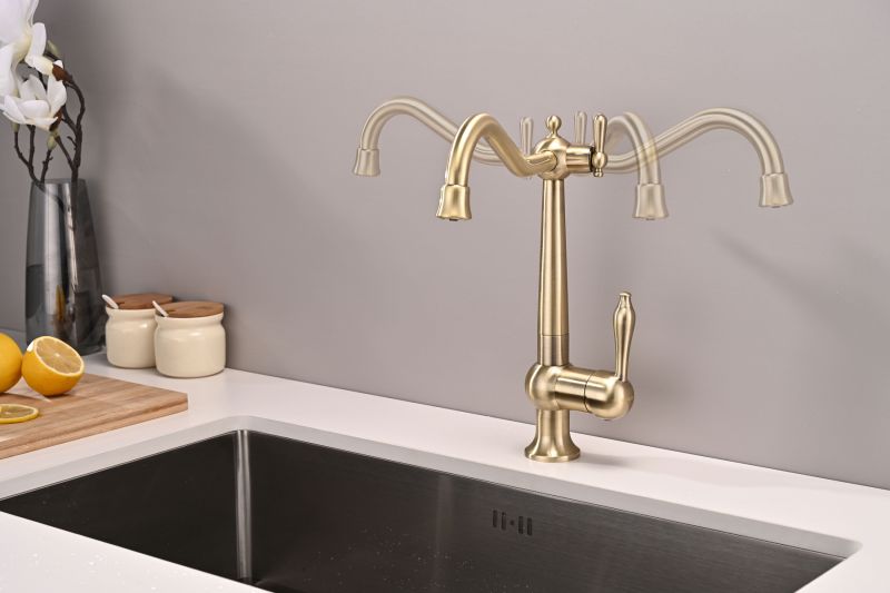 Смеситель для кухни Paulmark Retro Re213226-BR бронза