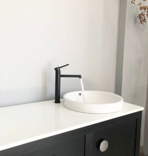 Смеситель для раковины Boch Mann Stella B чёрный BM9130 Смеситель для раковины Boch Mann Stella B чёрный BM9130