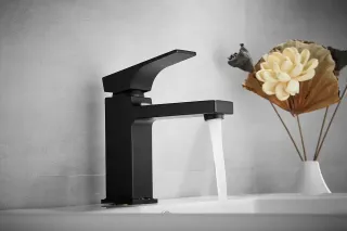 Смеситель для раковины Rose R1001H-1 чёрный матовый Смеситель для раковины Rose R1001H-1 чёрный матовый