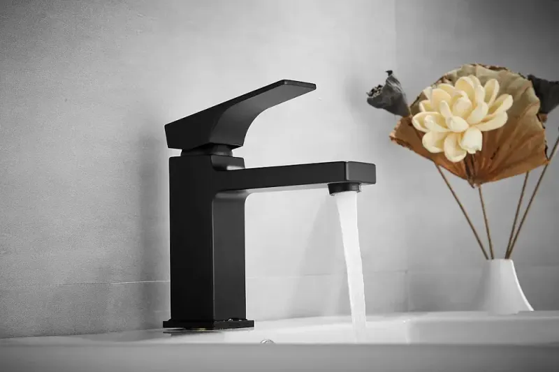 Смеситель для раковины Rose R1001H-1 чёрный матовый Смеситель для раковины Rose R1001H-1 чёрный матовый
