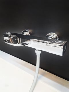 Смеситель для ванны с термостатом AltroBagno Aperto 020402 Cr Смеситель для ванны с термостатом AltroBagno Aperto 020402 Cr