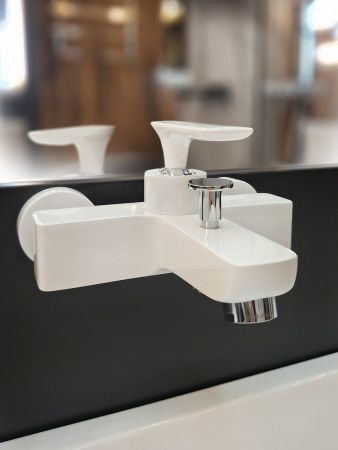 Смеситель для ванны AltroBagno Aperto 0208 Bi белый Смеситель для ванны AltroBagno Aperto 0208 Bi белый