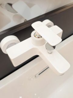 Смеситель для ванны AltroBagno Aperto 0208 Bi белый Смеситель для ванны AltroBagno Aperto 0208 Bi белый