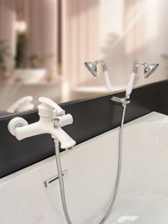 Смеситель для ванны с душем AltroBagno Beatrice 0206 Bi Смеситель для ванны с душем AltroBagno Beatrice 0206 Bi