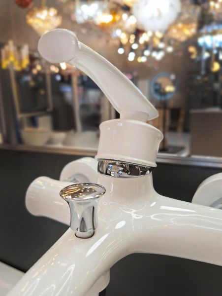 Смеситель для ванны с душем AltroBagno Beatrice 0206 Bi Смеситель для ванны с душем AltroBagno Beatrice 0206 Bi