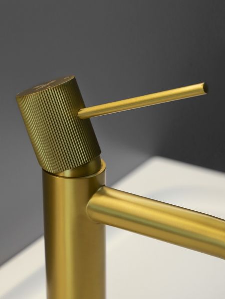 Смеситель для раковины AltroBagno Bilancia 0142 OrSp Смеситель для раковины AltroBagno Bilancia 0142 OrSp