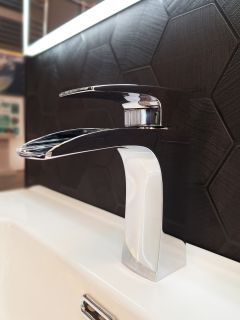 Смеситель для раковины AltroBagno Cascata 0110 Cr Смеситель для раковины AltroBagno Cascata 0110 Cr