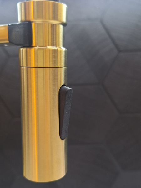 Смеситель для кухни с гибким изливом AltroBagno Flusso 050202 OrSp матовое золото 
