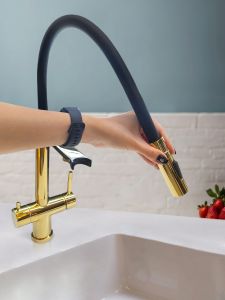 Смеситель для кухни с гибким изливом AltroBagno Flusso 050205 Or  золото
