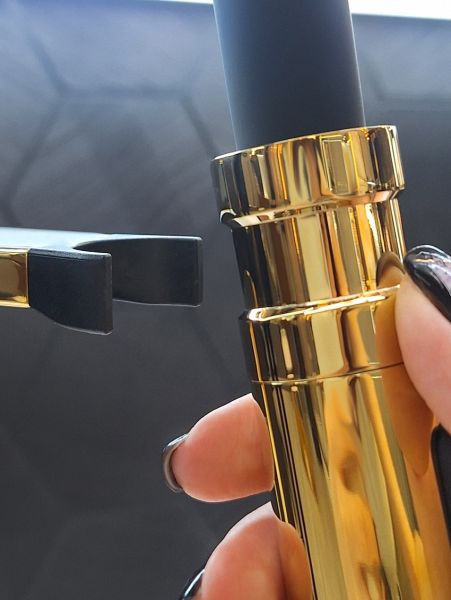 Смеситель для кухни с гибким изливом AltroBagno Flusso 050205 Or  золото