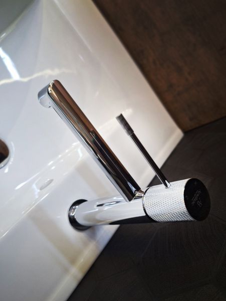 Смеситель для раковины AltroBagno Intento 0126 Cr Смеситель для раковины AltroBagno Intento 0126 Cr