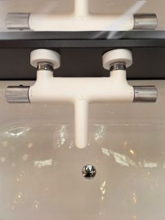 Смеситель для ванны AltroBagno Intento 0217 BiOp белый матовый Смеситель для ванны AltroBagno Intento 0217 BiOp белый матовый