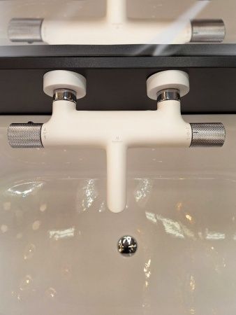Смеситель для ванны AltroBagno Intento 0217 BiOp белый матовый Смеситель для ванны AltroBagno Intento 0217 BiOp белый матовый