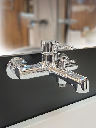 Смеситель для ванны AltroBagno Intento 0218 Cr хром Смеситель для ванны AltroBagno Intento 0218 Cr хром