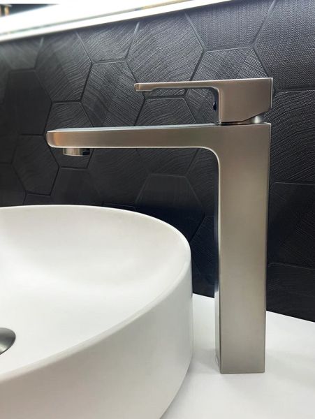 Смеситель для раковины AltroBagno Lamberto 010224 GrMt Смеситель для раковины AltroBagno Lamberto 010224 GrMt
