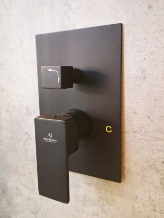 Душевая система AltroBagno Lamberto 040105 NeOp черный матовый