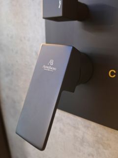Душевая система AltroBagno Lamberto 040105 NeOp черный матовый Душевая система AltroBagno Lamberto 040105 NeOp черный матовый