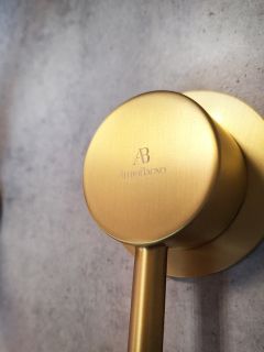 Смеситель для раковины AltroBagno Metropoli 010505 OrSp Смеситель для раковины AltroBagno Metropoli 010505 OrSp