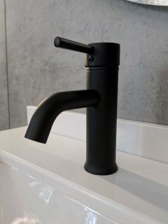 Смеситель для раковины AltroBagno Metropoli 0122 NeOp Смеситель для раковины AltroBagno Metropoli 0122 NeOp