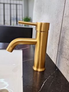 Смеситель для раковины AltroBagno Metropoli 0134 OrSp Смеситель для раковины AltroBagno Metropoli 0134 OrSp