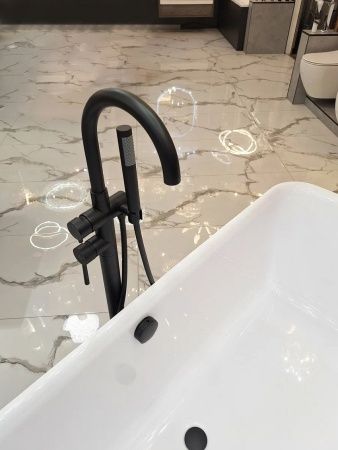 Смеситель для ванны AltroBagno Metropoli 020202 NeOp черный матовый Смеситель для ванны AltroBagno Metropoli 020202 NeOp черный матовый
