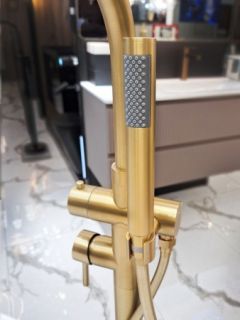 Смеситель для ванны AltroBagno Metropoli 020203 OrSp матовое золото Смеситель для ванны AltroBagno Metropoli 020203 OrSp матовое золото
