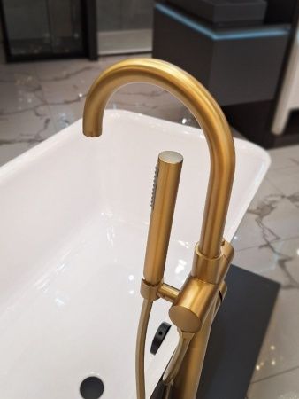 Смеситель для ванны AltroBagno Metropoli 020203 OrSp матовое золото Смеситель для ванны AltroBagno Metropoli 020203 OrSp матовое золото