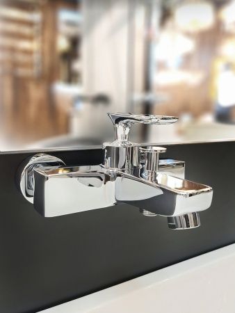 Смеситель для ванны AltroBagno Aperto 0207 Cr хром Смеситель для ванны AltroBagno Aperto 0207 Cr хром