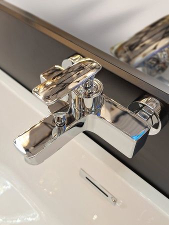 Смеситель для ванны AltroBagno Aperto 0207 Cr хром Смеситель для ванны AltroBagno Aperto 0207 Cr хром