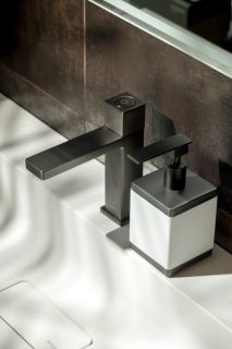 Дозатор Boheme Qubic 10969-GM графит матовый
