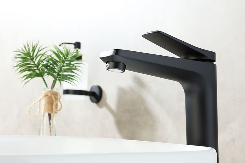 Смеситель для раковины Lemark Bronx LM3709BL с донным клапаном чёрный