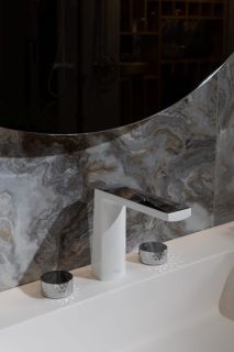 Смеситель для раковины Boheme Venturo 150-WCR-DIAMOND белый/хром Смеситель для раковины Boheme Venturo 150-WCR-DIAMOND белый/хром